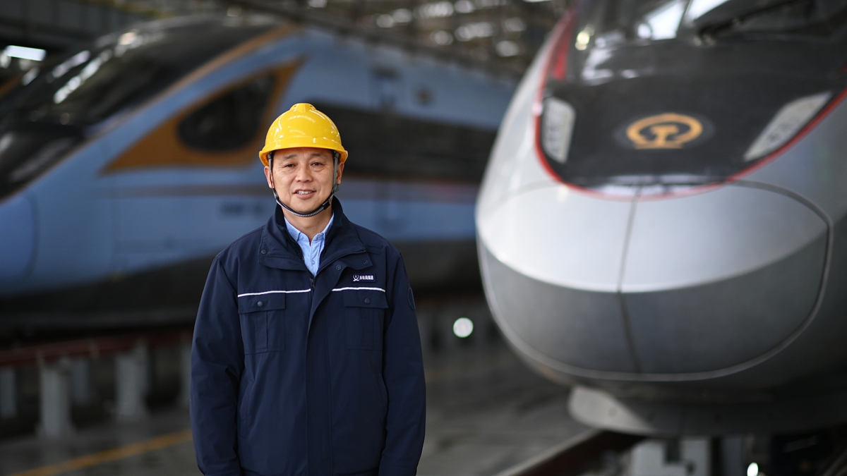 两会·我的履职影像记丨全国人大代表董宏涛：毫厘之间守护高铁安全 履职路上传播工人心声