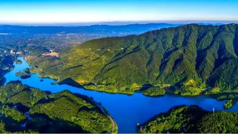 美麗景區丨巴岳山玄天湖：賞湖光山色，吃火鍋看火龍