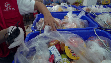 記者探訪：三亞向滯留游客派送&ldquo;愛心包&rdquo;