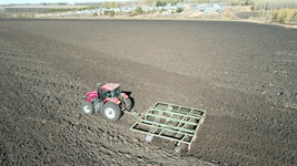 東北黑土地秋收一線：保護(hù)好&ldquo;耕地中的大熊貓&rdquo;