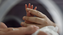 近20省份將&ldquo;三孩&rdquo;寫入政府工作報告 激發(fā)生育意愿如何發(fā)力？