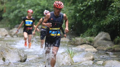 去山野間，磨礪身心