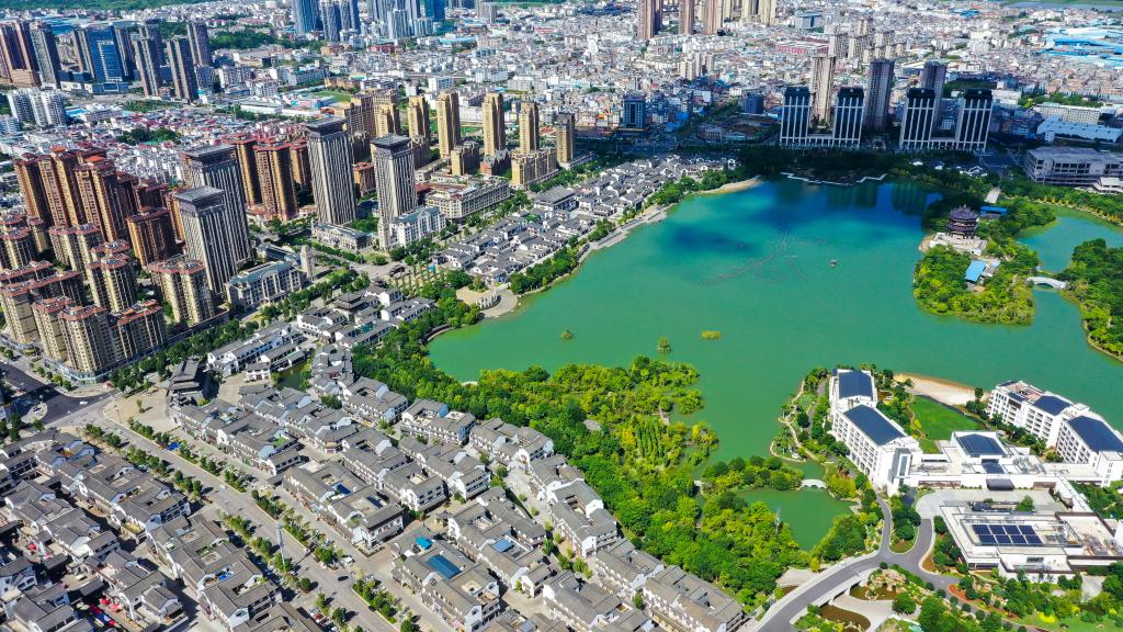 云南彌勒：觸摸&ldquo;石頭地&rdquo;的綠色脈動