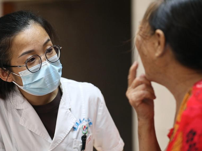 李秋菊：&ldquo;醫(yī)&rdquo;心守護山村百姓健康