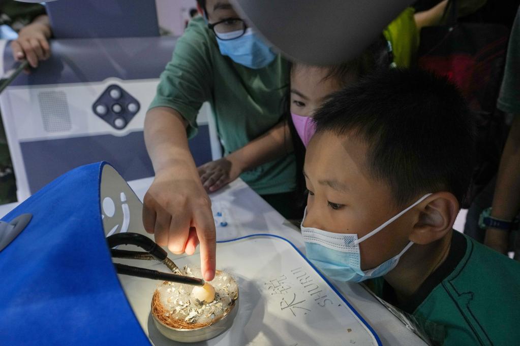 新華全媒＋丨&ldquo;機(jī)器人+&rdquo;：機(jī)器人改變我們的生活