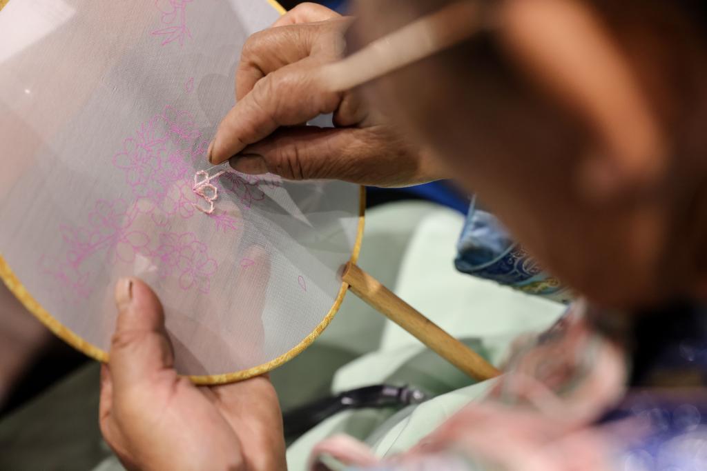 新華全媒+丨貴州：少數(shù)民族村寨里的&ldquo;巧匠計劃&rdquo;