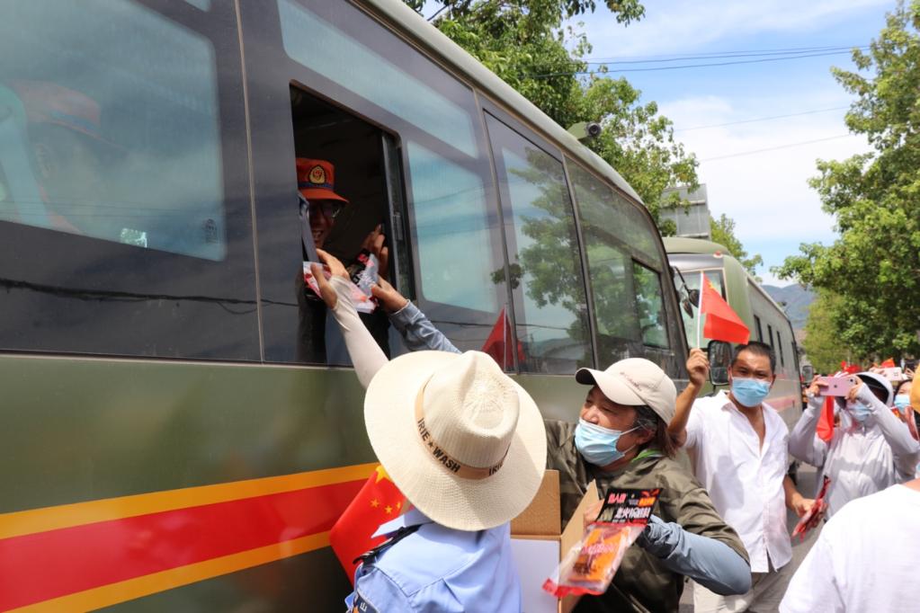 一籃雞蛋送親人&mdash;&mdash;重慶璧山群眾送別云南森林消防隊伍見聞