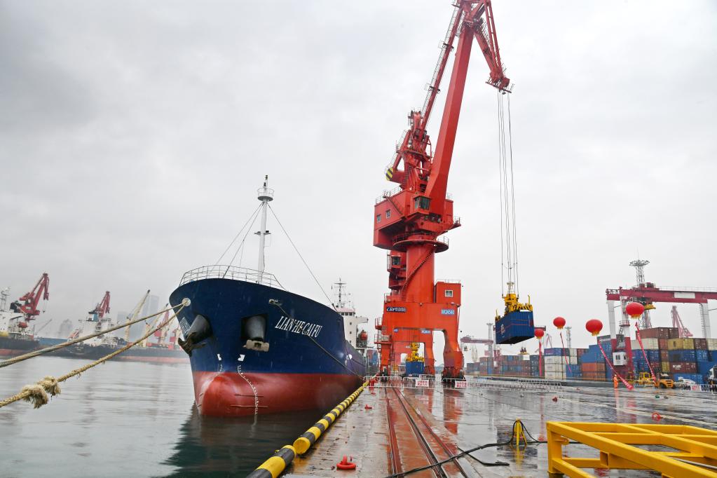 新華全媒+丨&ldquo;中俄快線&rdquo;青島首航