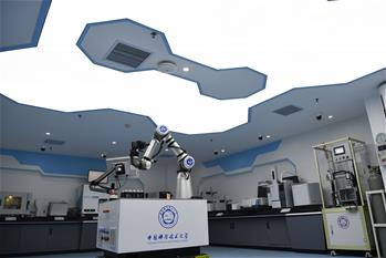 新華全媒+丨&ldquo;機(jī)器化學(xué)家&rdquo;賦能科學(xué)研究