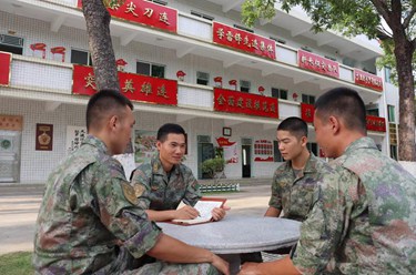 奮力實現建軍一百年奮斗目標 打開強軍事業發展新局面&mdash;&mdash;習近平主席出席軍隊領導干部會議時發表的重要講話在全軍部隊引起強烈反響