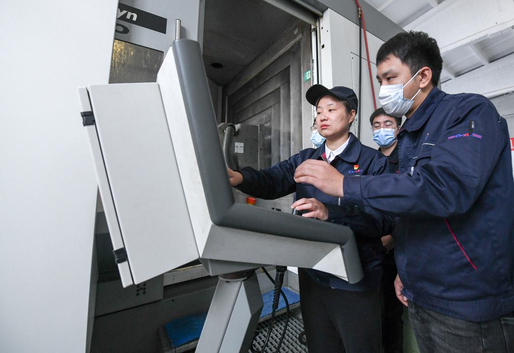 新華全媒+&middot;二十大代表在基層丨苗秀：為國(guó)家制造業(yè)發(fā)展輸送業(yè)務(wù)精湛的高技能勞動(dòng)者