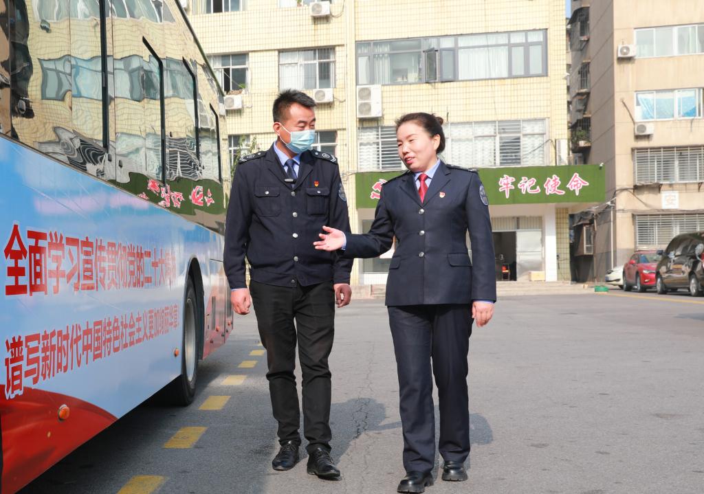 新時代新征程新偉業丨守住為乘客服務的初心 當好百姓的&ldquo;專職司機&rdquo;