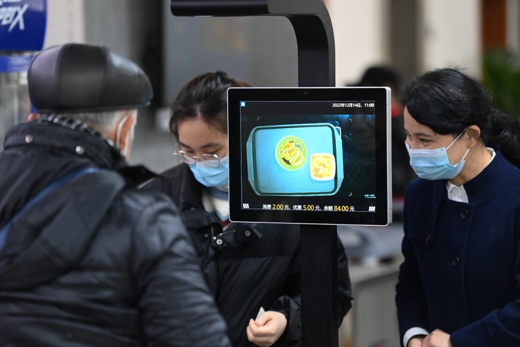 杭州臨安：社區建起&ldquo;幸福食堂&rdquo; 方便老人就餐