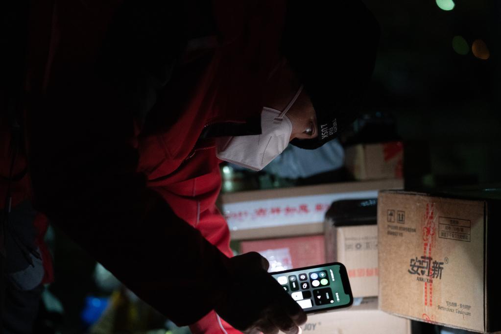 新華全媒+丨京外支援、夜間派送，疏通北京快遞堵點