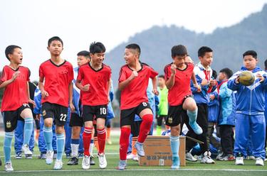 新華全媒+丨登場卡塔爾世界杯&ldquo;最后兩戰&rdquo;的丹寨少年