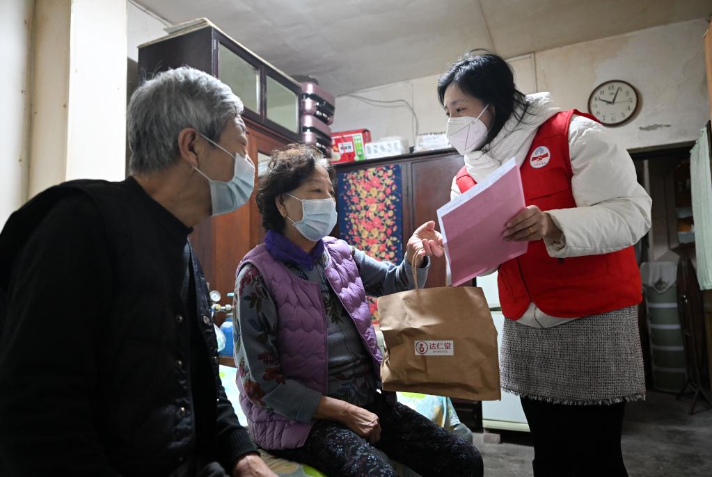 新華全媒+丨天津向困難人員發(fā)放&ldquo;健康防疫包&rdquo;