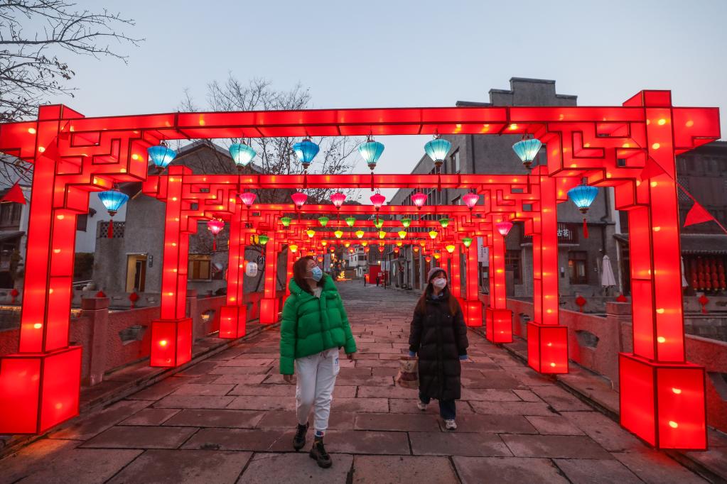 古鎮老街&ldquo;大過兔年&rdquo;彩燈迎新年