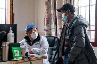 新華全媒+丨守護好農村群眾健康&mdash;&mdash;云南鎮雄縣抗疫一線見聞