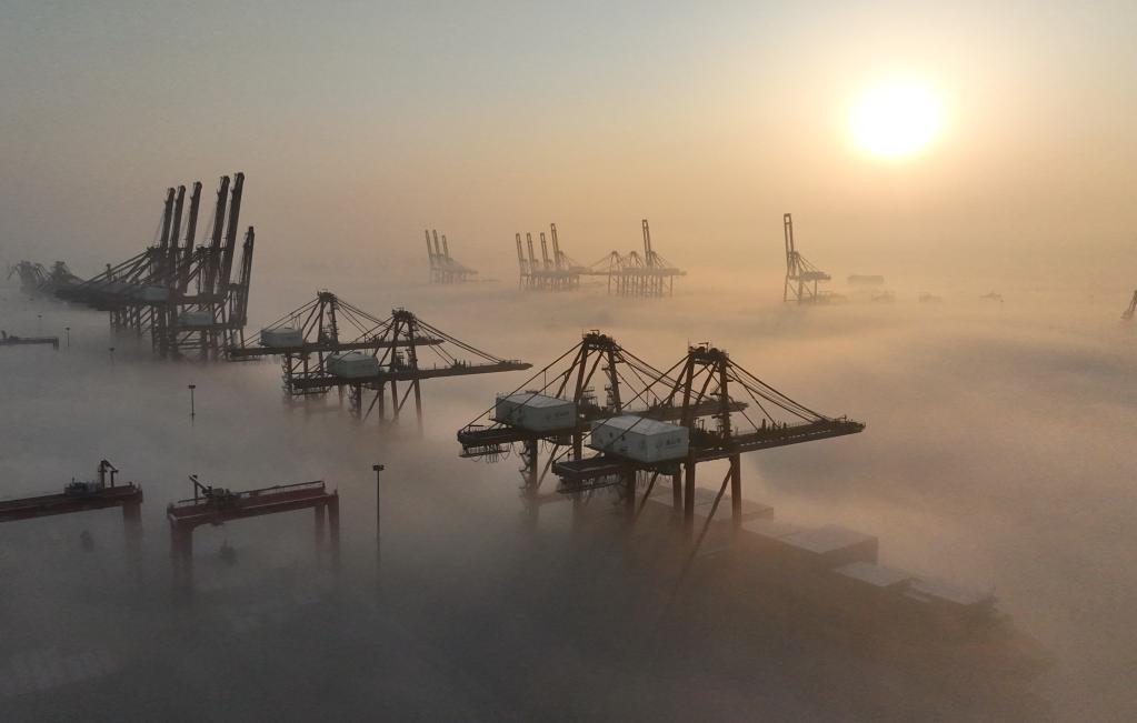 河北唐山港京唐港區出現平流霧景觀