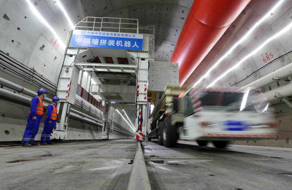 上海：自主研發智能設備助力 市域鐵路項目施工忙