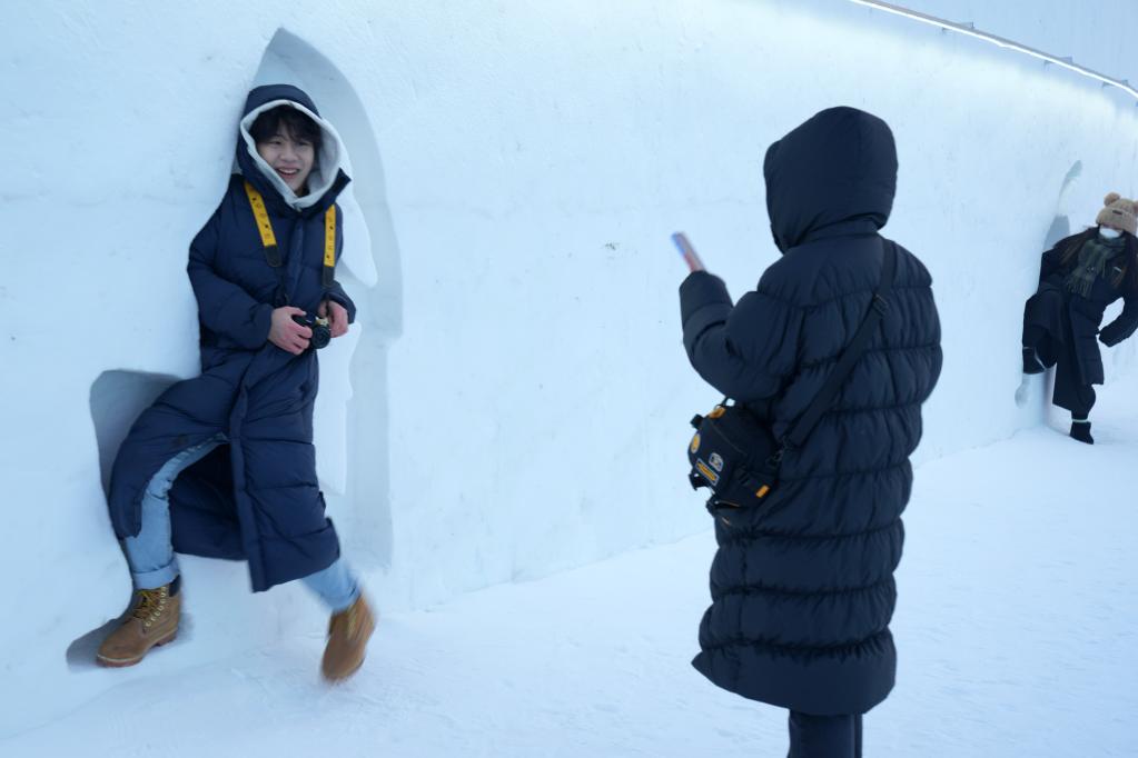 哈爾濱：&ldquo;快樂&rdquo;雪墻