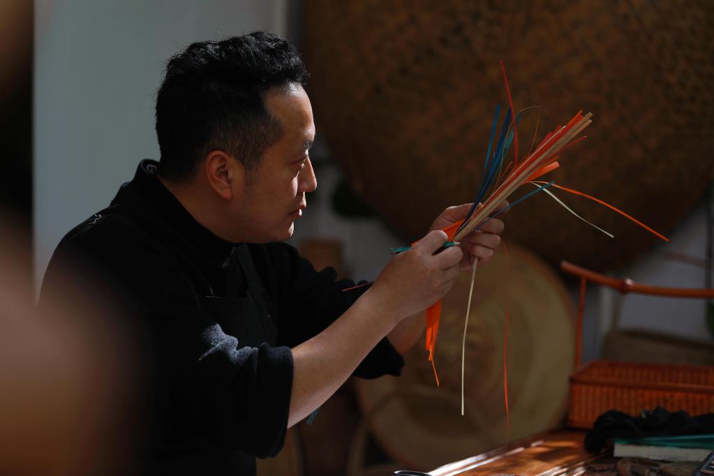 福建武夷山：&ldquo;福&rdquo;字竹編產品訂單俏