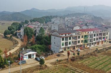 新華全媒＋&middot;新春走基層丨八旬老村醫(yī)一家三代守護(hù)鄉(xiāng)親健康