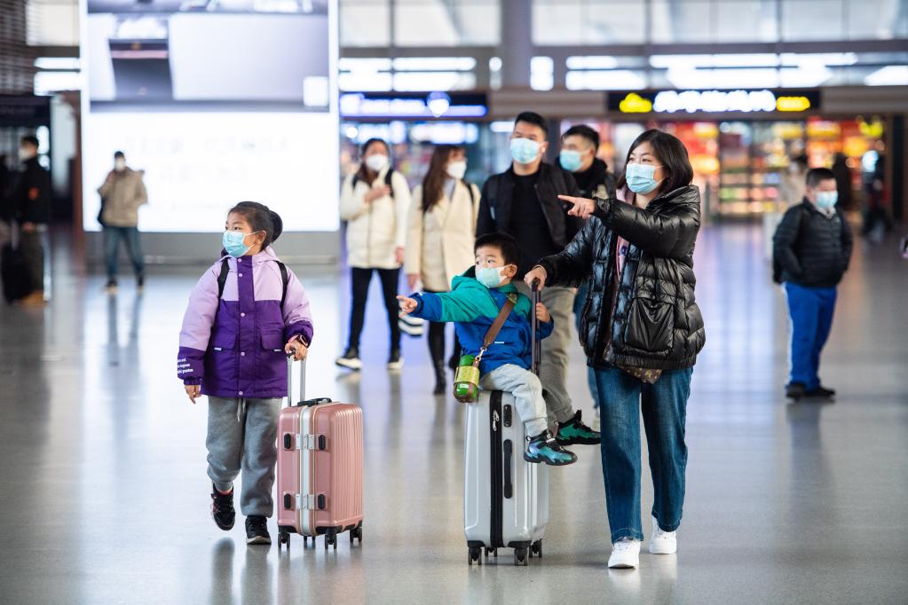 新春走基層丨添設(shè)備、暖服務(wù)、行方便&mdash;&mdash;湖南長(zhǎng)沙春運(yùn)一線見聞