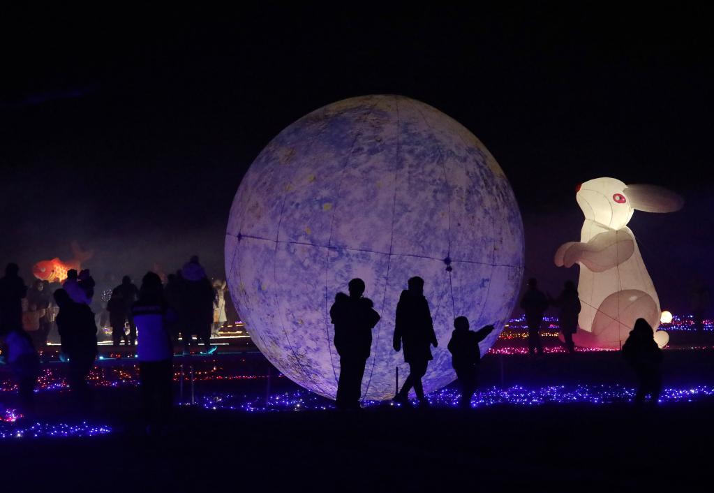 新春走基層丨河北晉州：鄉(xiāng)村&ldquo;夜經(jīng)濟&rdquo; 點燃新春&ldquo;煙火氣&rdquo;