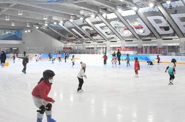 新華全媒＋丨雙奧場館里過大年&mdash;&mdash;新春佳節在&ldquo;冰立方&rdquo;感受冰上運動魅力