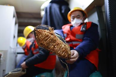 新華全媒+丨守護高鐵的&ldquo;草鞋班&rdquo;