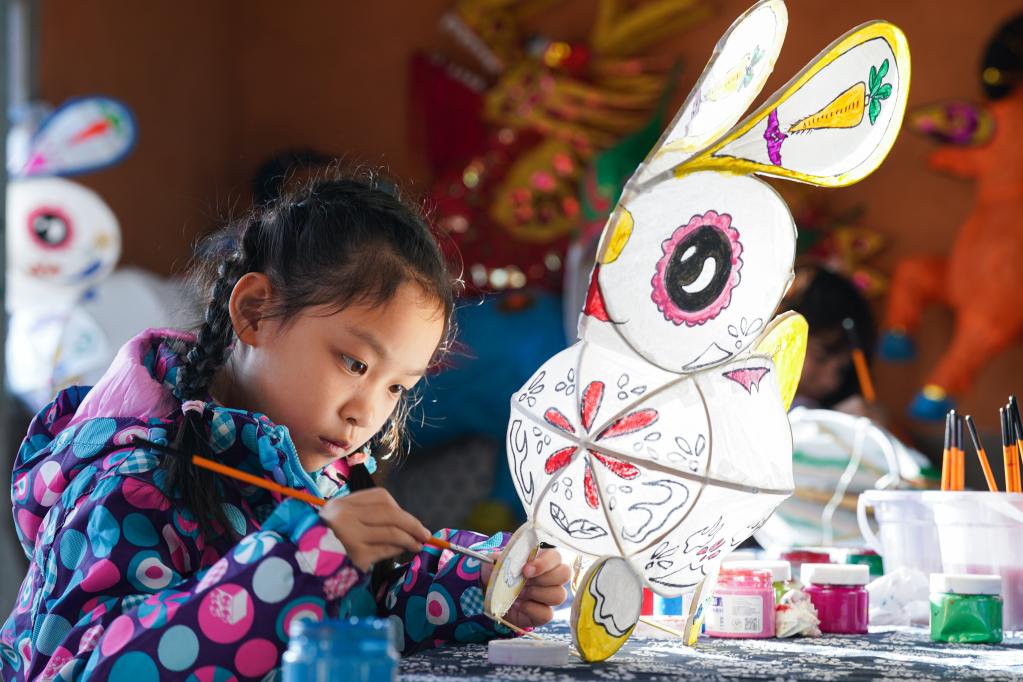 新華全媒+丨&ldquo;兔燈&rdquo;點亮千年古村