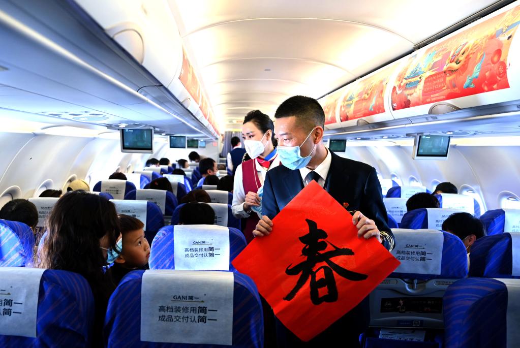 新華全媒+丨&ldquo;詩意機長&rdquo;馬保利