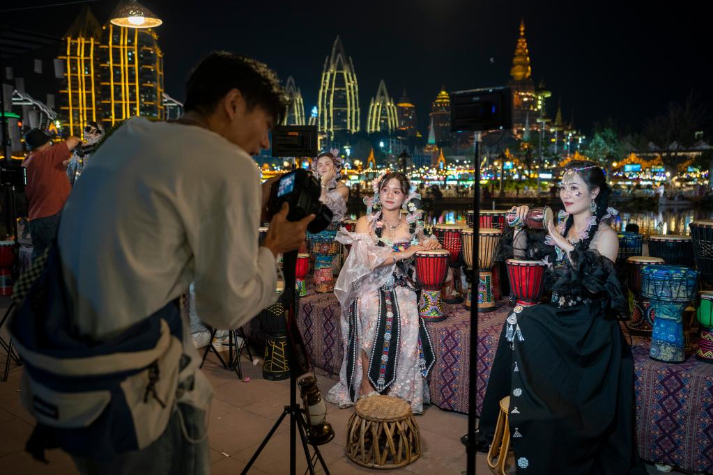 特色旅拍拉動傣鄉&ldquo;夜經濟&rdquo;