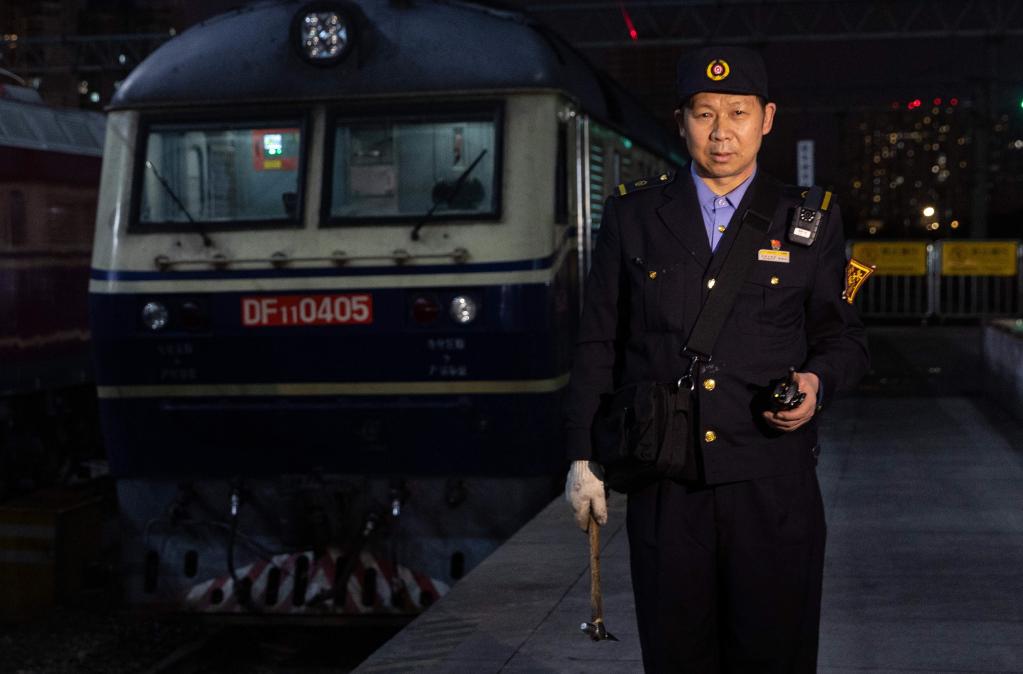 新華全媒+丨乘務(wù)&ldquo;老兵&rdquo;的最后一個春運