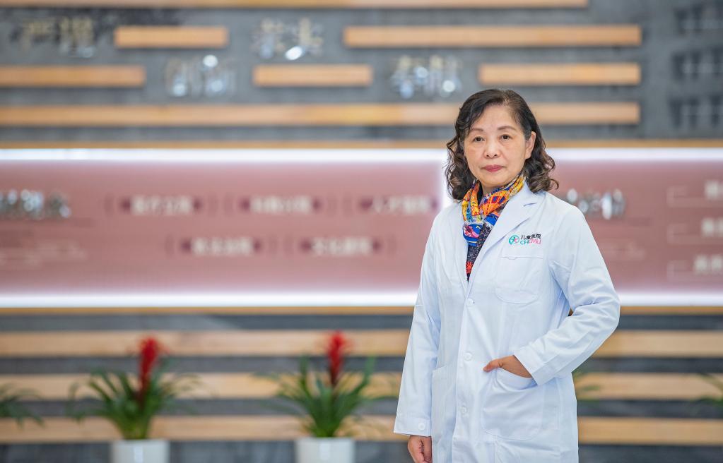 新華全媒+&middot;代表風采錄丨李秋：做兒童健康成長的守護者