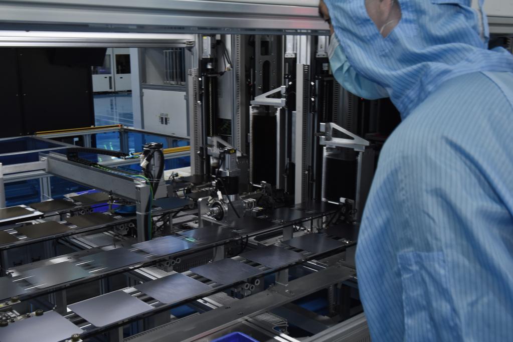 新華全媒+丨需求旺 生產忙&mdash;&mdash;走進高原古城光伏產業車間