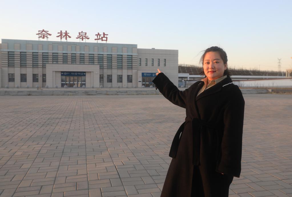 新華全媒+&middot;代表風(fēng)采錄丨王穎：做 &ldquo;有情懷，會(huì)妙招，富鄉(xiāng)親&rdquo;新時(shí)代返鄉(xiāng)新農(nóng)人