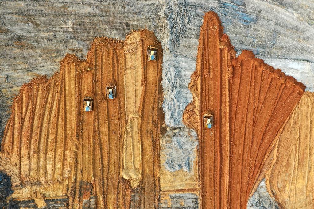 新華全媒＋丨高標(biāo)準(zhǔn)農(nóng)田改造在行動(dòng)