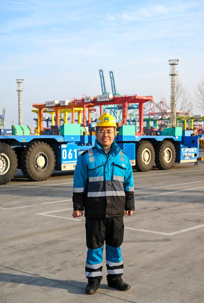 新華全媒+&middot;代表風(fēng)采錄丨成衛(wèi)東：讓一線產(chǎn)業(yè)工人成為制造強(qiáng)國貢獻(xiàn)者