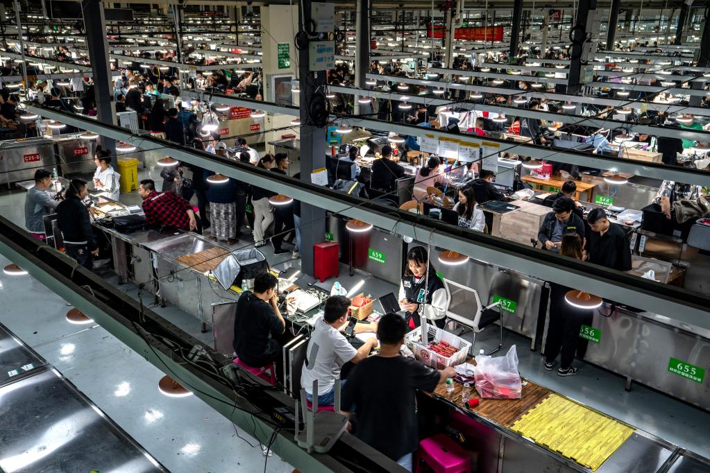 強(qiáng)信心&middot;開新局丨邊境&ldquo;珠寶不夜城&rdquo;光彩閃耀