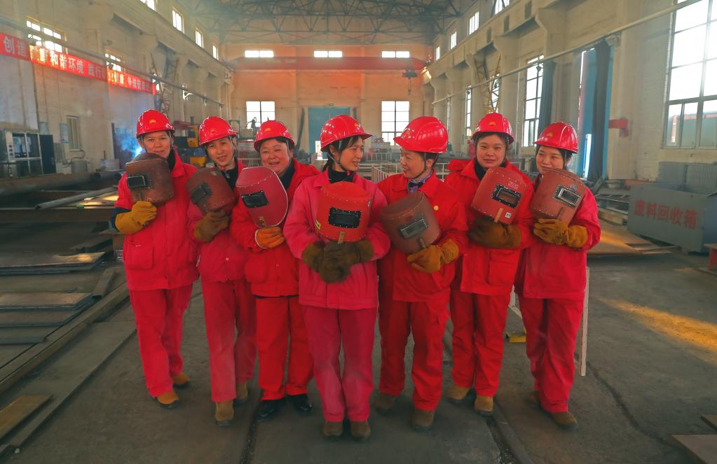 高溫弧光為伴的電焊&ldquo;花木蘭&rdquo;班組