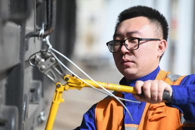 新華全媒+丨忙碌在&ldquo;糧倉&rdquo;備耕一線的&ldquo;95后&rdquo;貨裝值班員