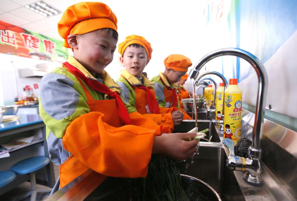 山東即墨：&ldquo;烹飪課堂&rdquo;學廚藝&nbsp;