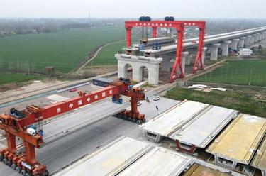 不負(fù)好春光 鐵路建設(shè)忙