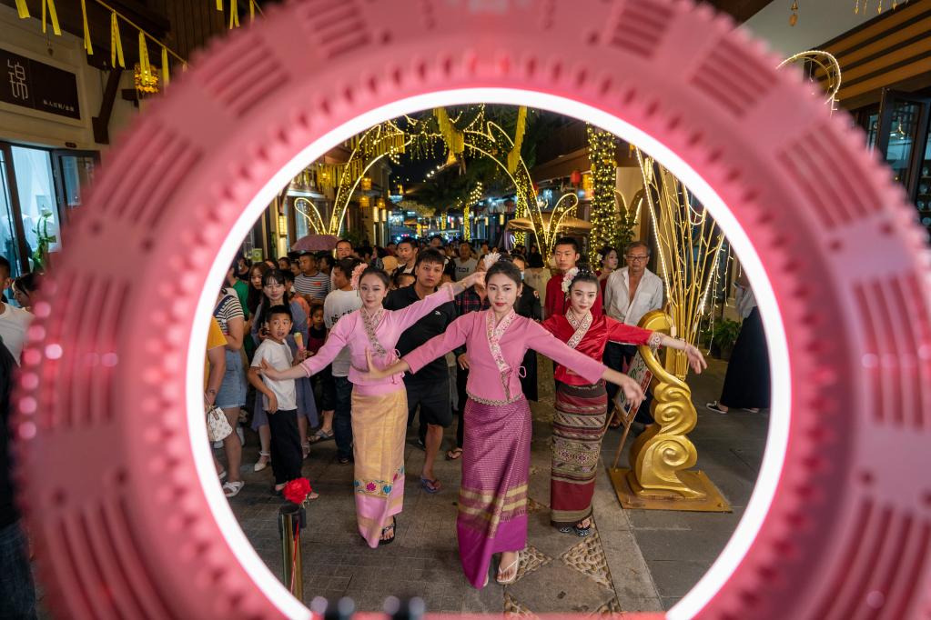 云南芒市：民族風情點燃邊城&ldquo;夜經濟&rdquo;
