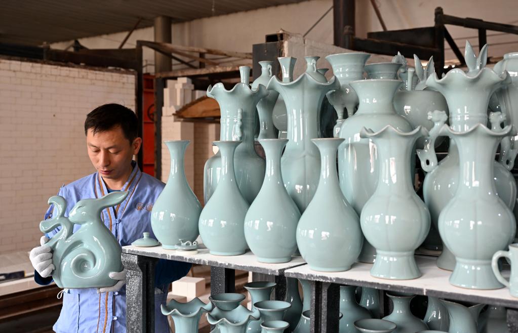 強信心&middot;開新局丨河南汝州：做強汝瓷產業 擦亮汝窯&ldquo;名片&rdquo;