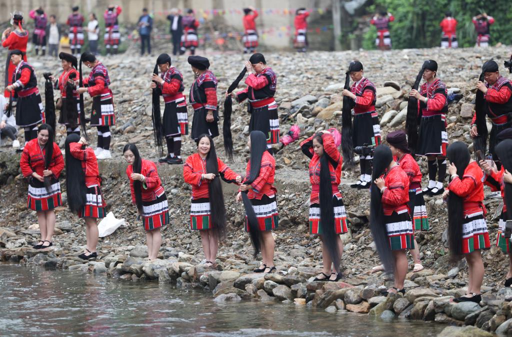 廣西龍勝：紅瑤&ldquo;長發節&rdquo; 歡慶&ldquo;三月三&rdquo;