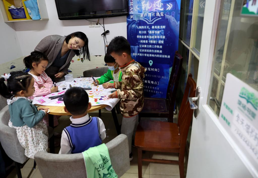 上海虹口：讓閱讀&ldquo;點(diǎn)亮&rdquo;菜場