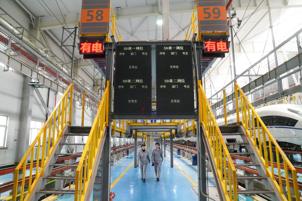 動車組&ldquo;機械女團&rdquo;：駐守檢修一線 綻放青春芳華